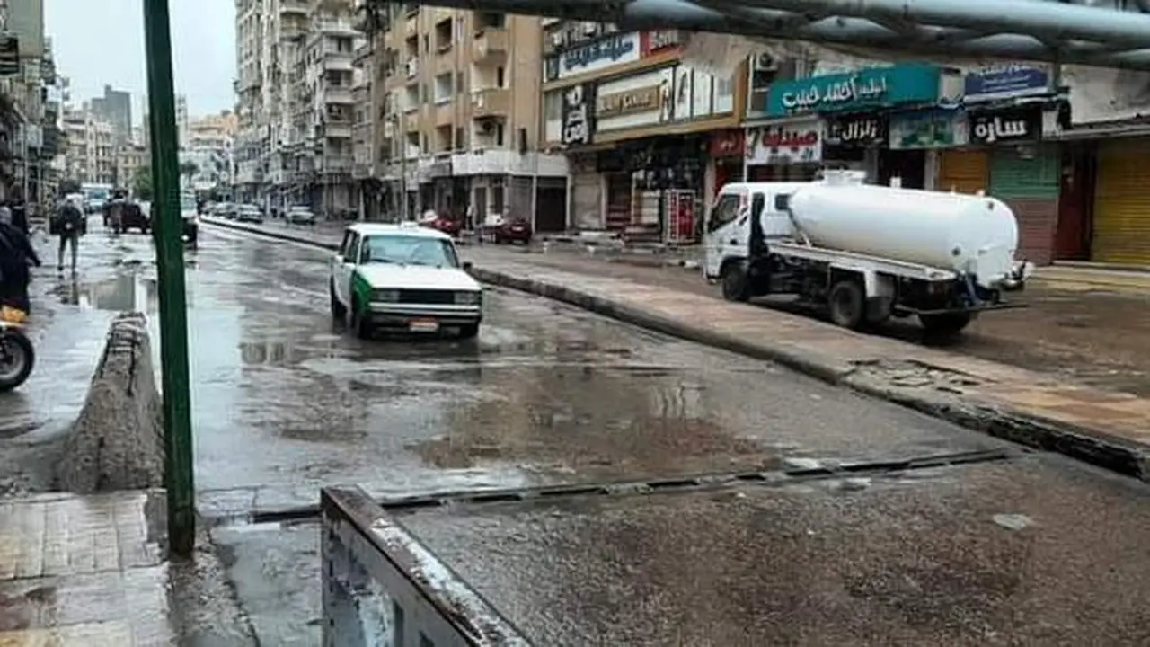 تغير حاد في حالة الطقس الساعات المقبلة.. هطول أمطار رعدية وانخفاض مستوى الرؤية